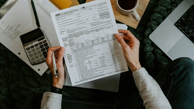 Attestation d’électricité ≤ 3 mois : comment l’obtenir rapidement ?