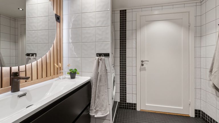 Pourquoi tu as des cafards dans ta salle de bain même si elle est propre ?